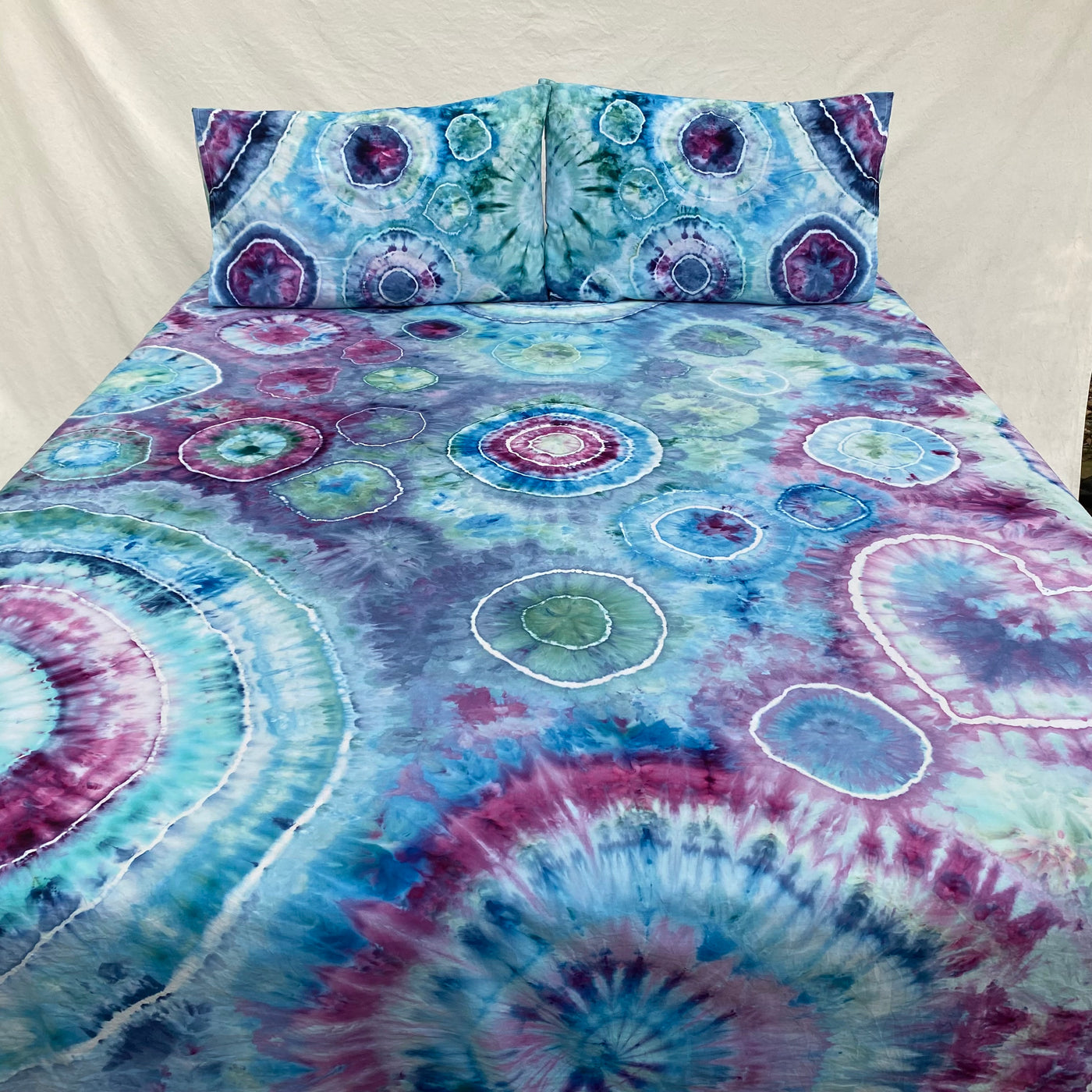 Sherbet Fizz tie dyed throw set