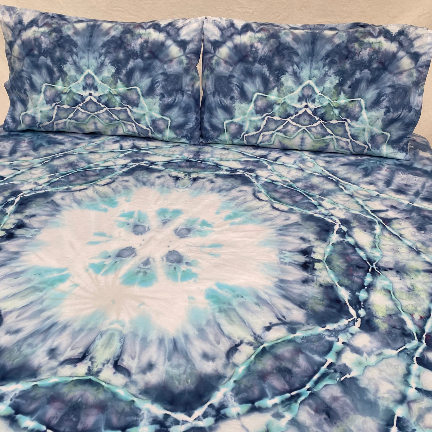 Blue Burst Mandala tie dye Throw Set