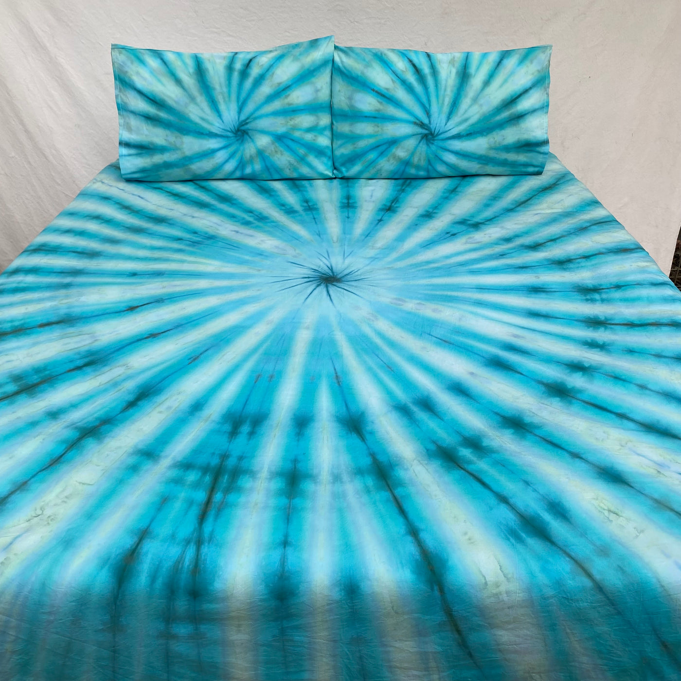 Cool Mint Spiral tie dye Throw Set