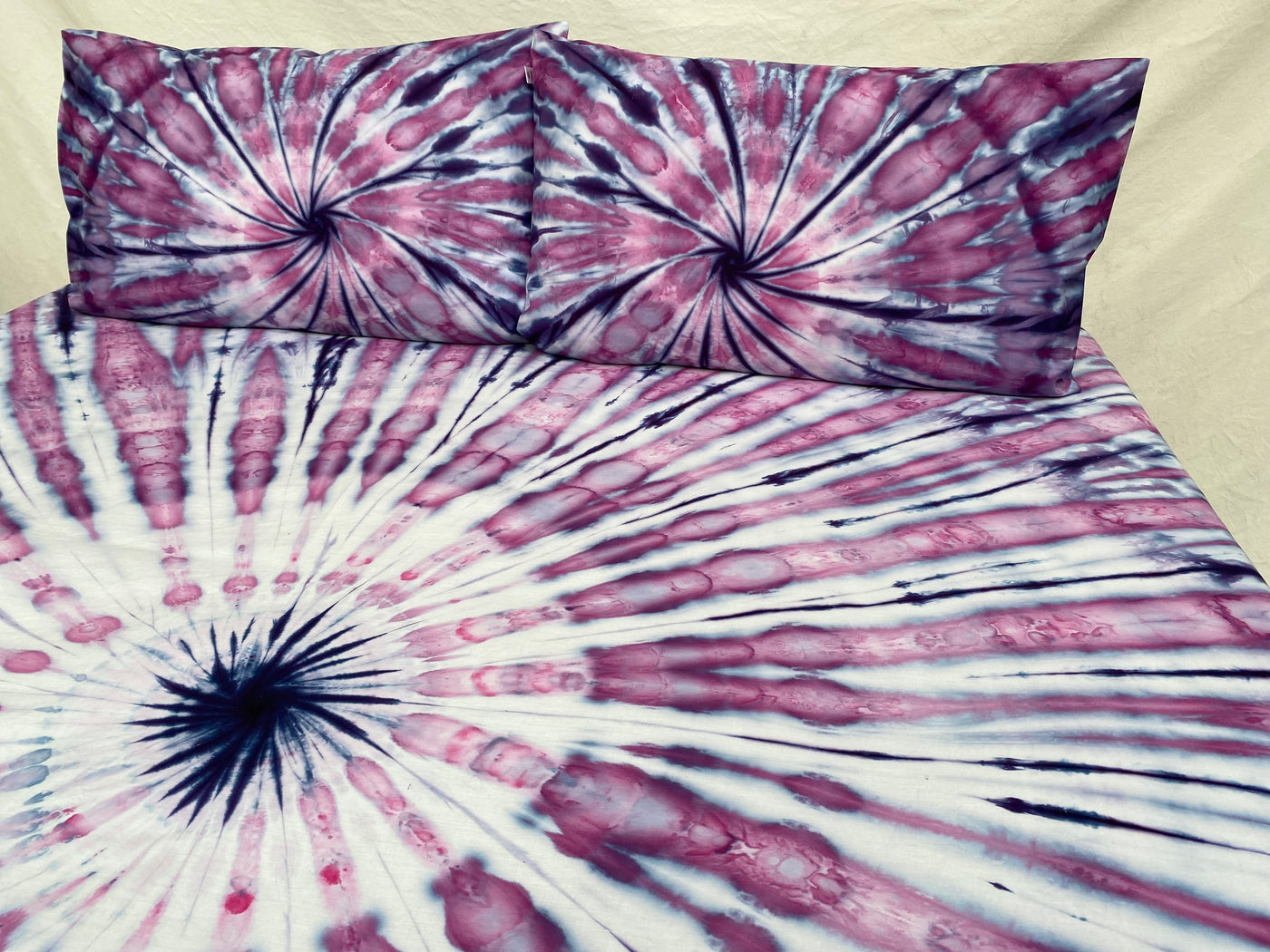 Power Berry Spiral tie dye Throw Set