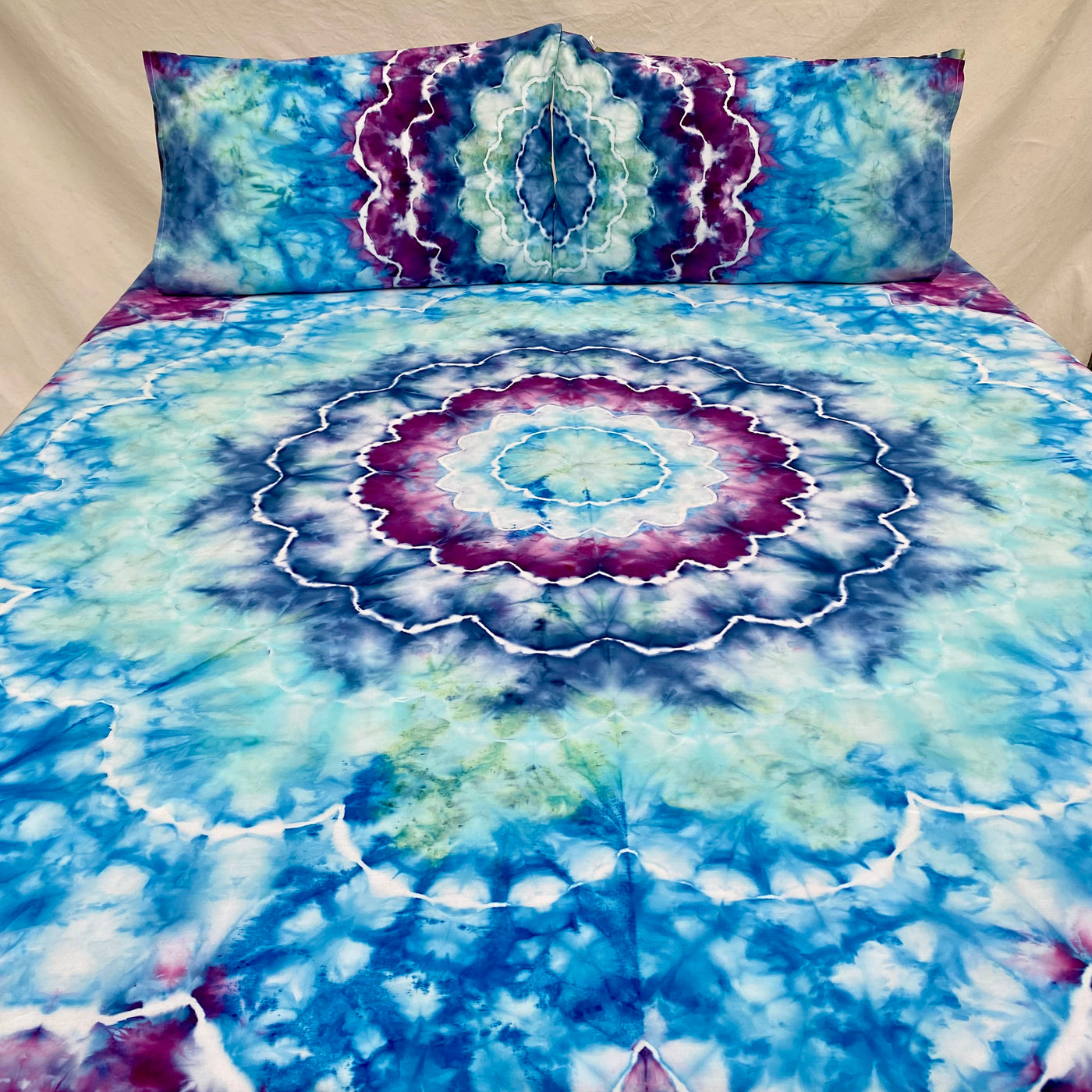 Bloom tie dyed throw set